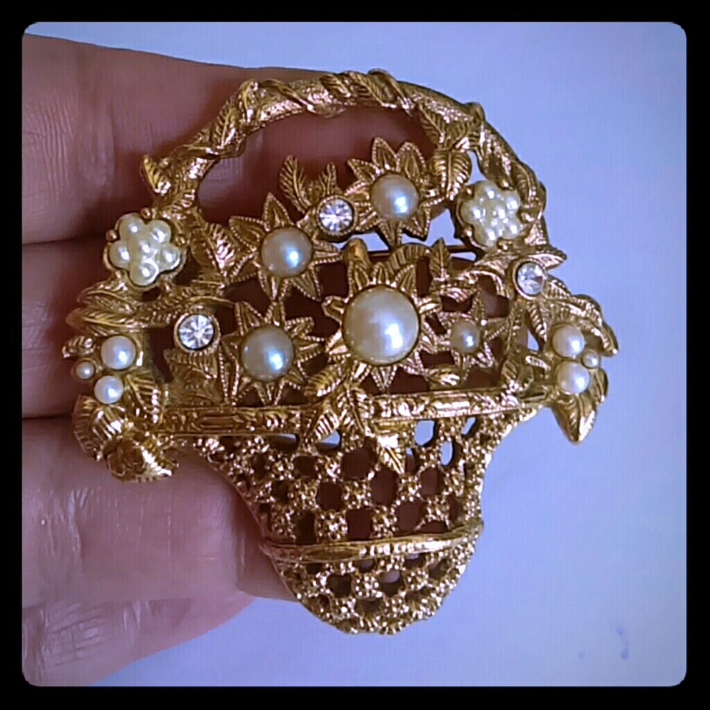 Rhinestone & Faux Pearl Basket Brooch